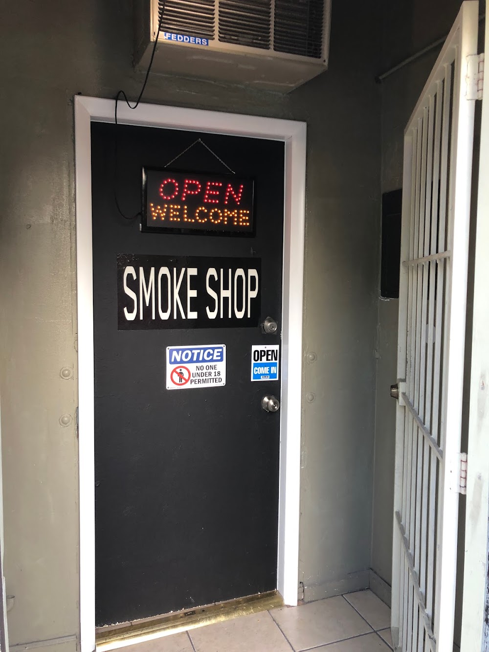 Plug Smoke Shop